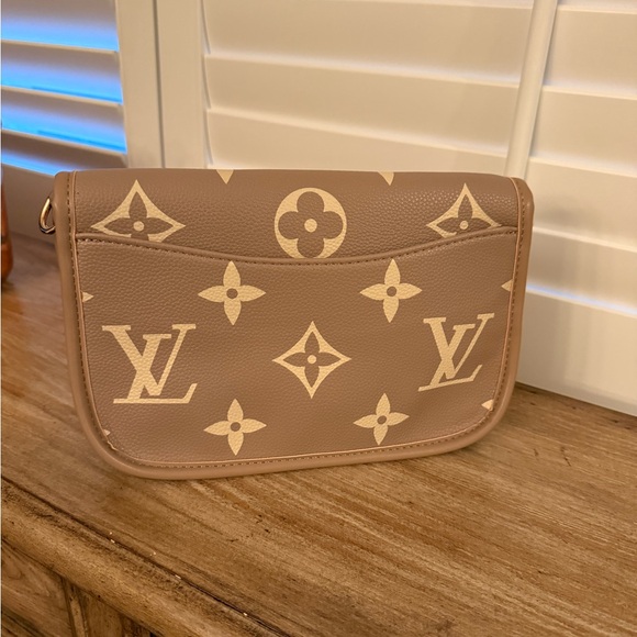 Purse - Picture 2 of 3